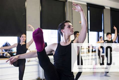 zachary jeppsen|Chicago Academy for the Arts ballet student Zachary .